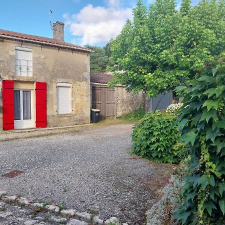 Gite Chez Lea Saint-Seurin-de-Cadourne Exterior photo