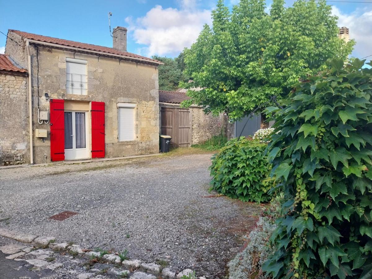 Gite Chez Lea Saint-Seurin-de-Cadourne Exterior photo